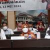 Ketua Tim Percepatan Penurunan Stunting (TPPS) Kabupaten Lampung Selatan, Hj. Winarni Nanang Ermanto mengikuti Apel Siaga secara virtual dari Aula Rajabasa, Setdakab setempat